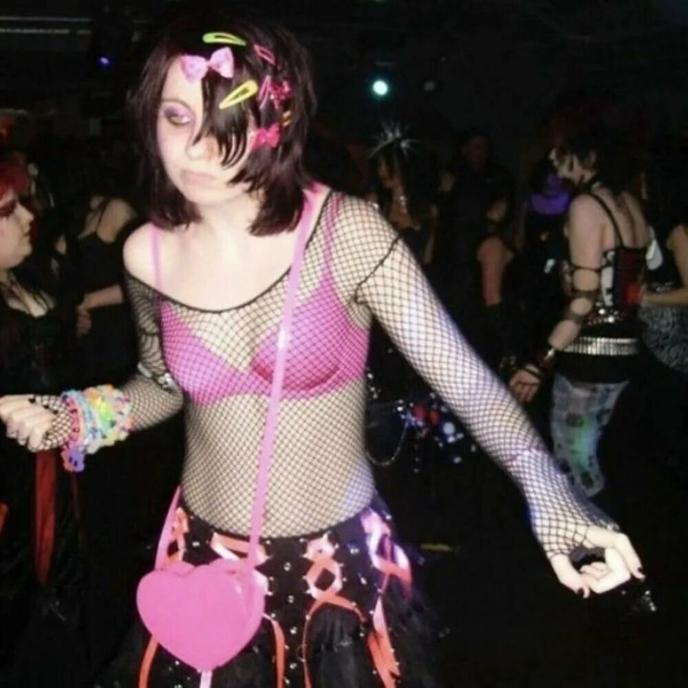 Vampyx kiss. Эмо Вайб. Kiss me vampyx. Rave альбомы 00.