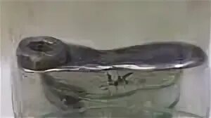 Ртуть плавает в воде. Ртуть в воде. эксперимент с ртутью. опыты с ртутью. плавает в ртути.