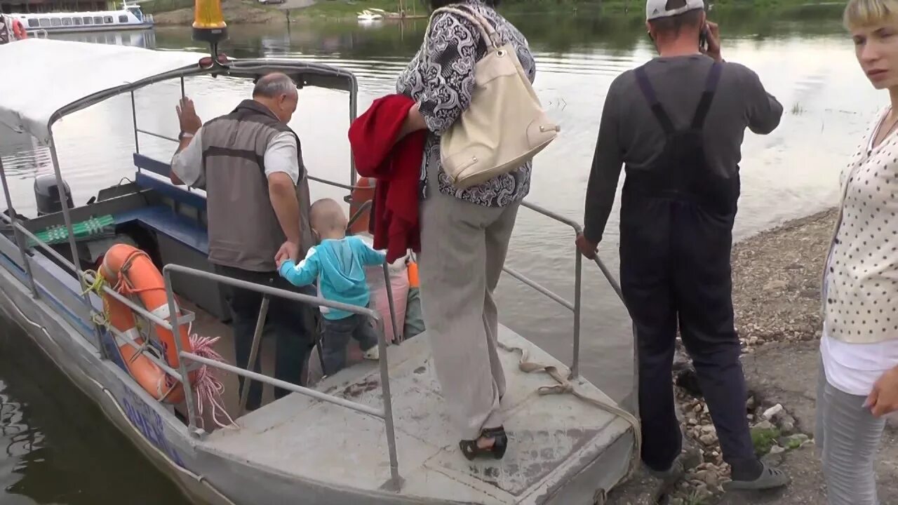 Подъем реки оки в калуге. Воробьёвская переправа Калуга. Лодочная переправа Калуга. Паром переправа на реке Оке. Река Ока в Калуге на воробьёвского.