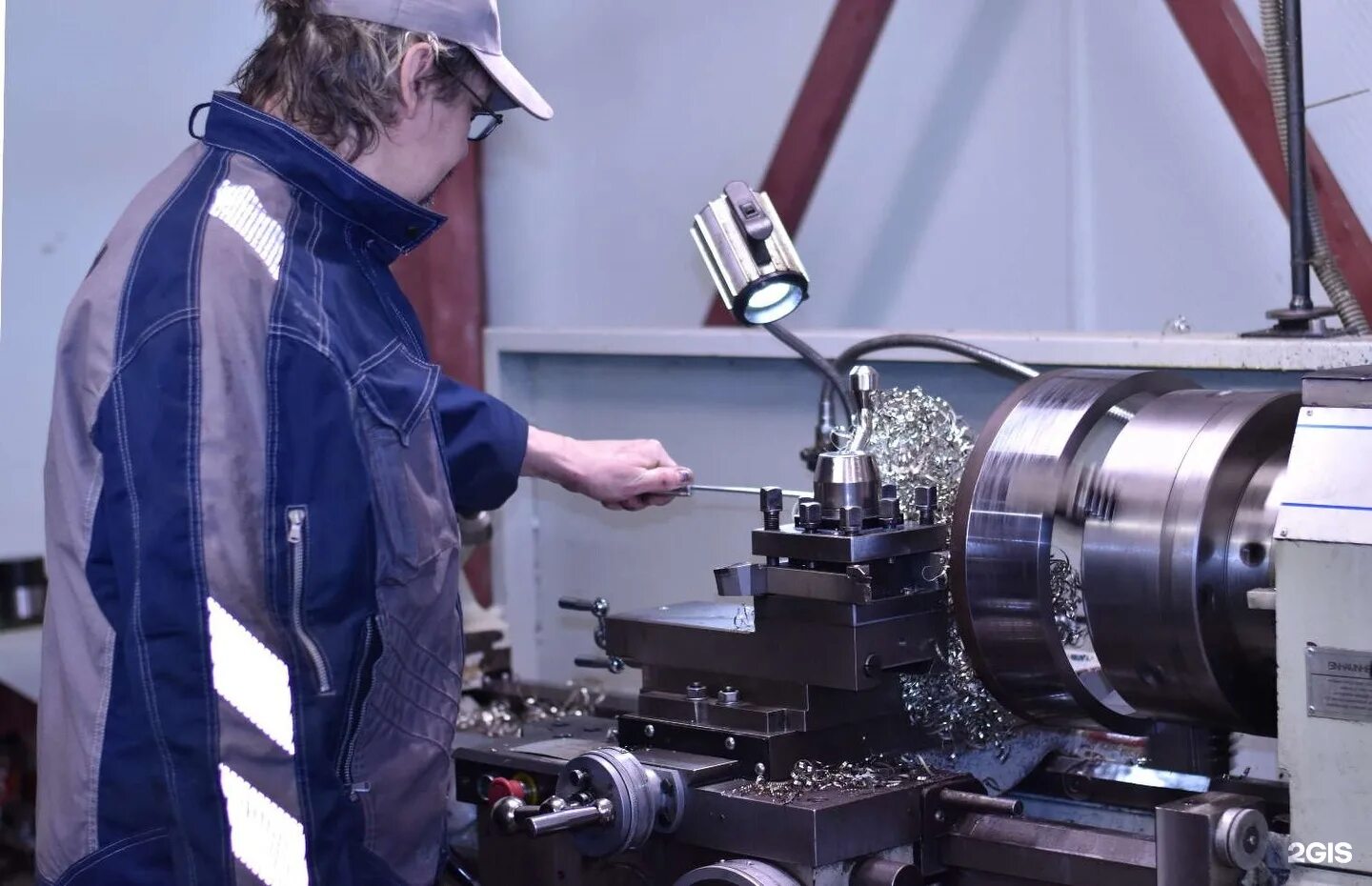 Instrument engineer. Мультиметр на плате. Инженер кипиа. Электротехника. Инженер киповец.