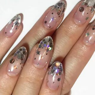 Красивый прозрачный маникюр