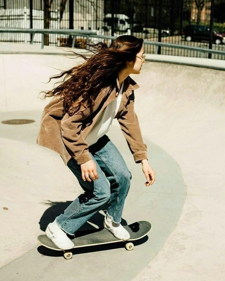 Скейтер герл. Рейчел Винберг скейтбордистка. Стиль Skater girl 2021. Рашель Винберг скейтбордистка. She likes skating