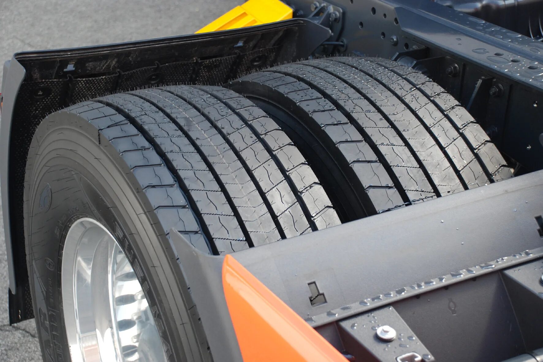 Ведущая ось шины. Goodyear fuelmax s 315/70 r22.5. автошина 315/70 r22.5. шины 315/70/22.5 ведущая. 315/70r22.5.