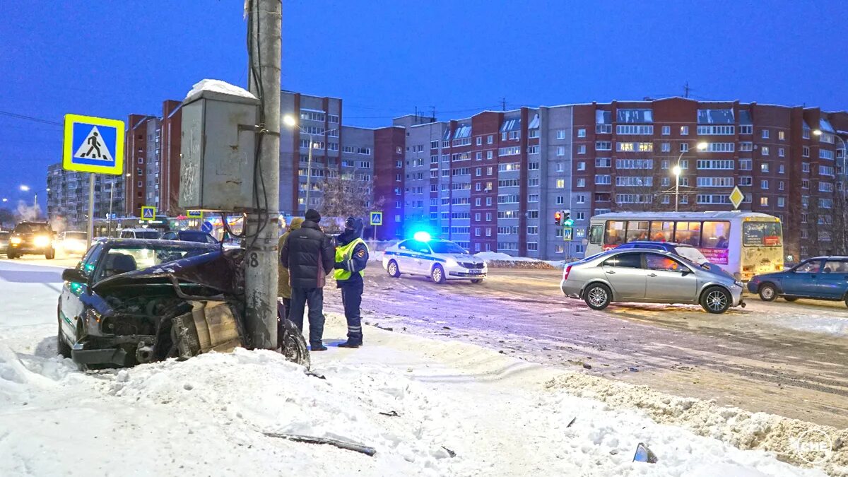 Аварии в россии примеры. Перекресток Кирово Чепецк. Перекресток Когалым. Проспект России 32 Кирово-Чепецк.