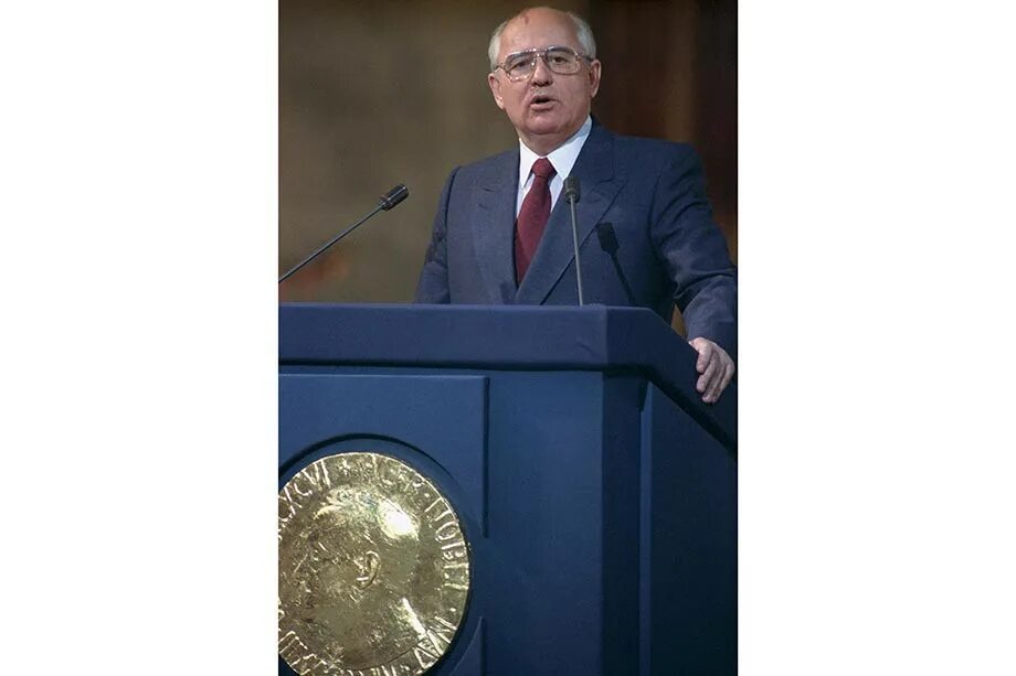 Горбачев Нобелевская премия. Горбачев 1990.