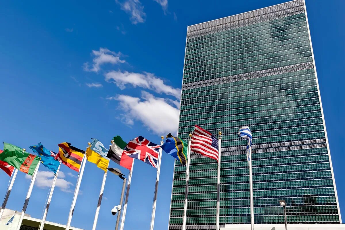 Почему перед зданием оон развеваются флаги 4. Штаб-квартира оон в нью-йорке. здание оон в нью-йорке. здание штаб-квартиры оон в нью-йорке. секретариат оон здание.