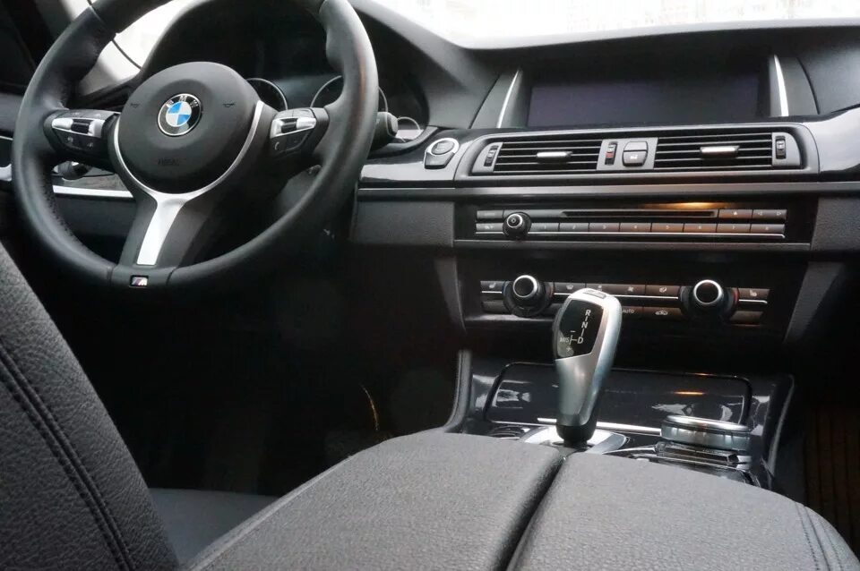 Вибрация bmw f10. Вибрация bmw f10. Замена подушек двигателя f10. Замена пружин бмв f10. Bmw m5 f10 manual.