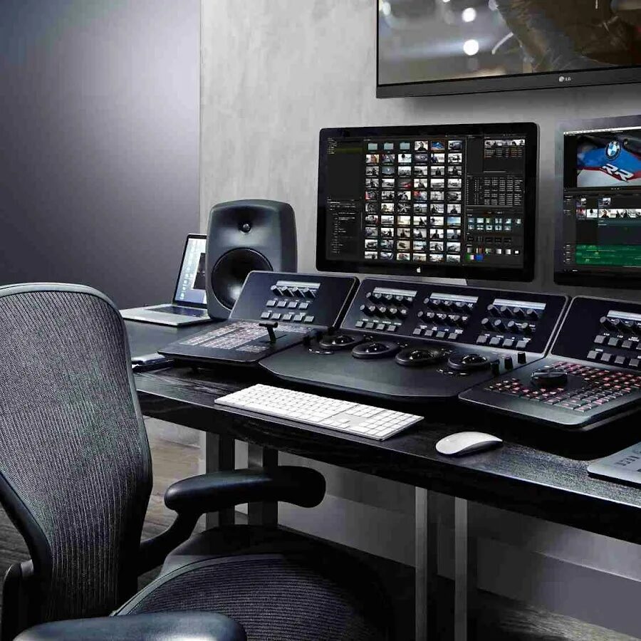 Blackmagic Design DAVINCI resolve. Рабочее место видеомонтажера. Видеомонтаж Эстетика. Видеомонтажер. Tv edit