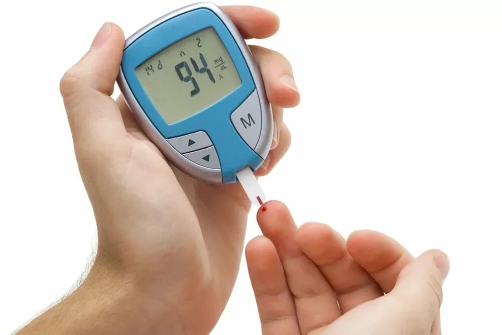 Сахарный диабет глюкометр. Сахарный диабет 1 типа глюкометр. Измерение уровня Глюкозы в крови глюкометром. Измерение сахара глюкометром.