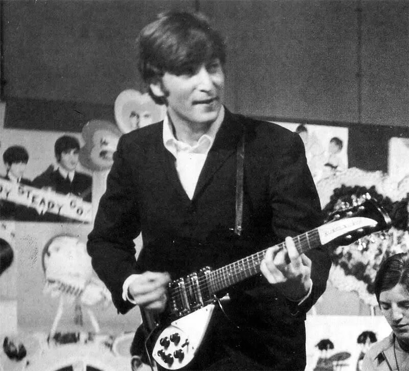 Украл гитару. Rickenbacker Джона Леннона. Rickenbacker 325 John Lennon. Джон Леннон с гитарой Рикенбекер. Джон Леннон 1957 Rickenbacker.