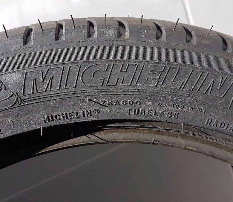 Michelin run flat. Michelin RUNFLAT. Шины Мишлен Ранфлет. RUNFLAT r18. Обозначение Ранфлет на шине Мишлен.