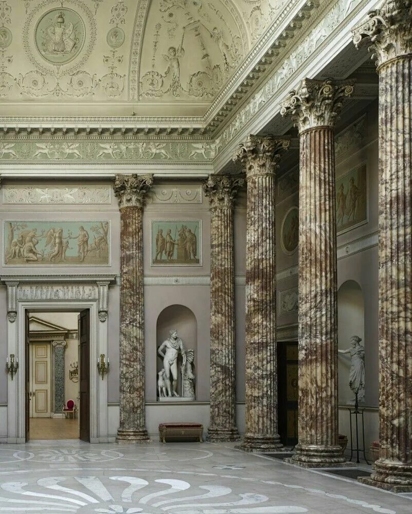 Классицизм античность. Кедлстон-Холл мраморный зал. Мраморный дворец классицизм. Кедлстон-Холл Англия внутри.