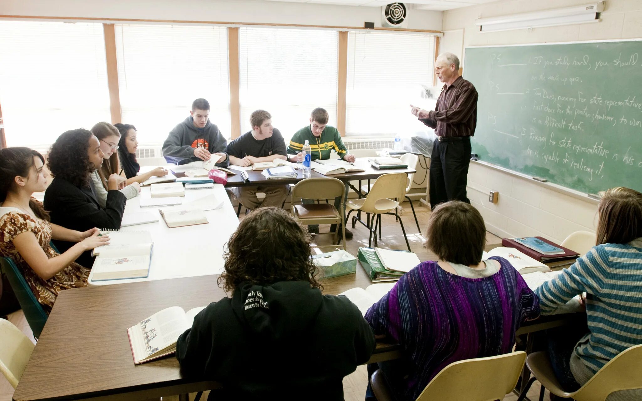 The class is english. Английский класс. современный класс английского языка. english class.
