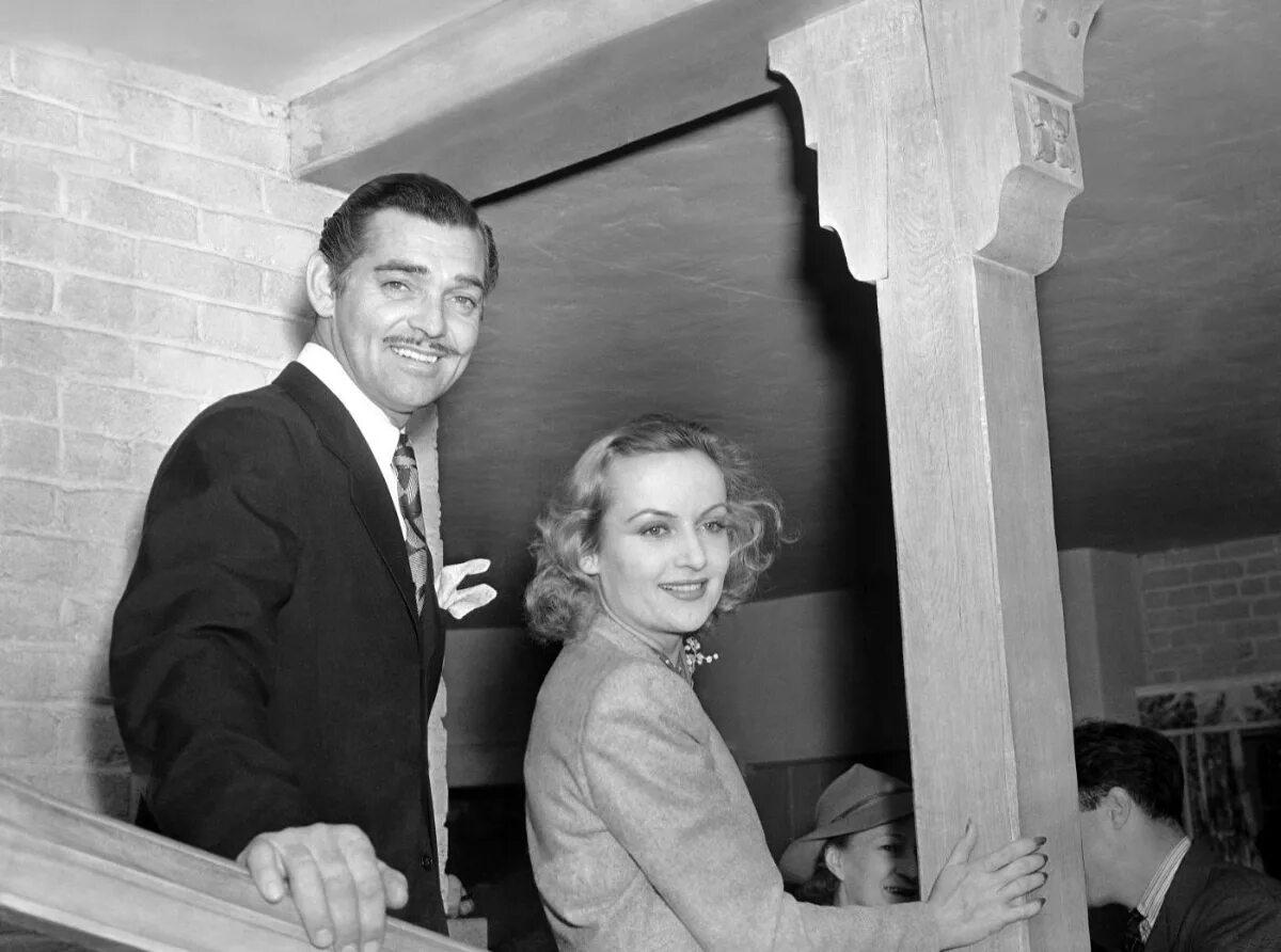 Кэрол ломбард гейбл. Clark gable carole. кларк гейбл с женой кэрол. кэрол ломбард и кларк. кларк гейбл и ломбард.