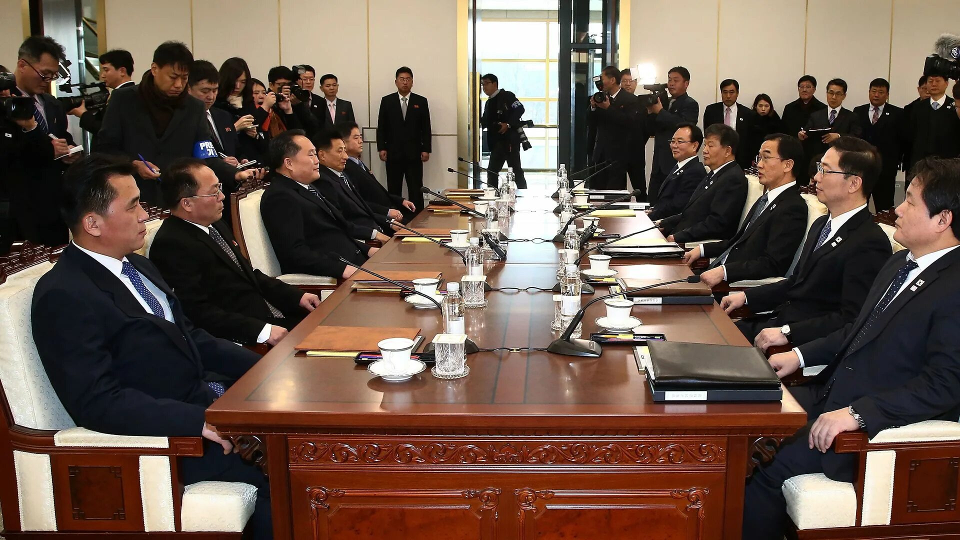 Мэрия южной кореи новости. Правительство Южной Кореи. Южная Корея правление. Кабинет министров Южной Кореи. The Negotiation 2018 Корея.
