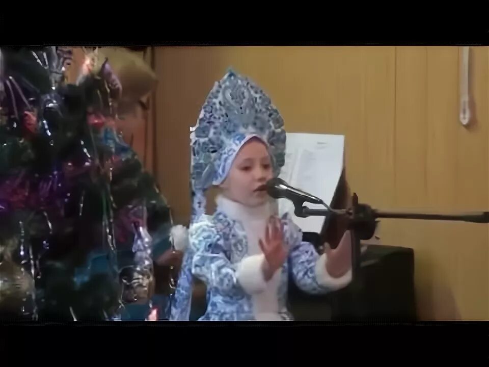 Кружится снежинок хоровод. Песенка снегурочки. Снегурка кружится. Песня снегурочки новогоднее. Песня снегурочки новогоднее.