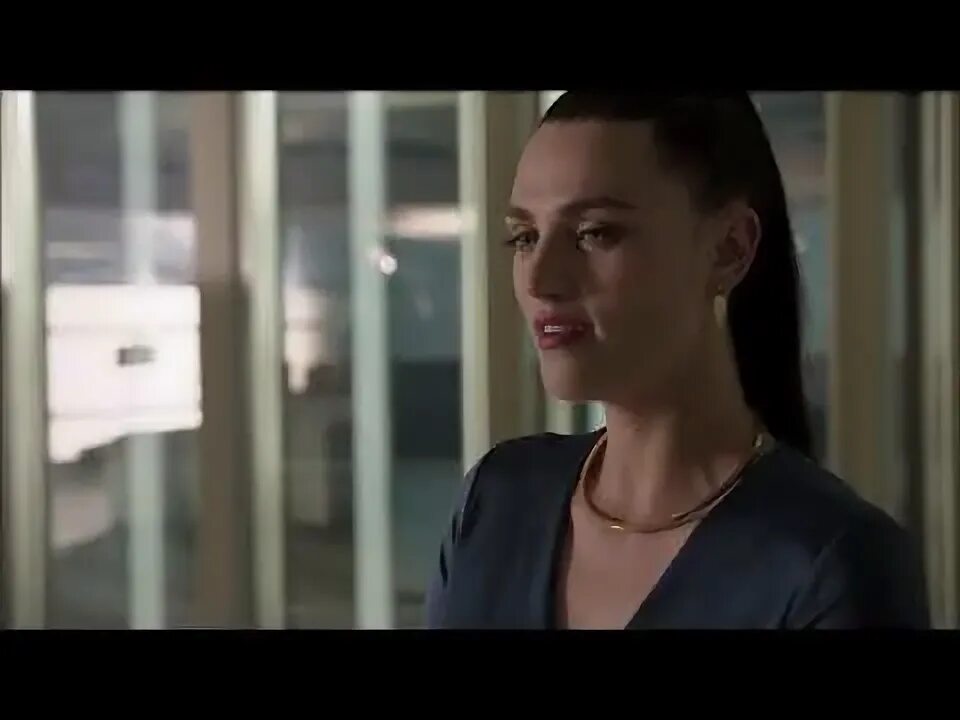 Lena play. Супергерл и Лена. Lena Luthor with the Phone.