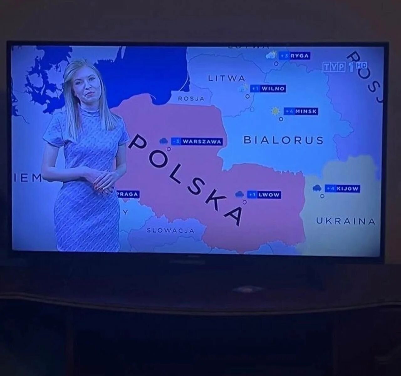 Польское Телевидение TVP. Польские телевизоры. Ведущая прогноза погоды. Прогноз погоды Польша Львов. Погода 1 мая 2023