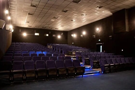 луч зал ваниль. зал ваниль луч красноярск. средний зал луч красноярск. кинотеатр поклонка. луч зал ваниль.