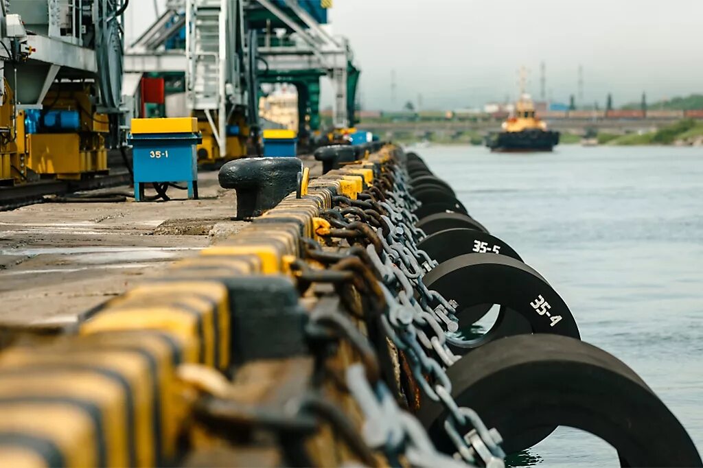Сахалинский западный морской порт холмск сайт. Дальний восток порт ванино. Малый порт. Маленький порт. Малый порт.