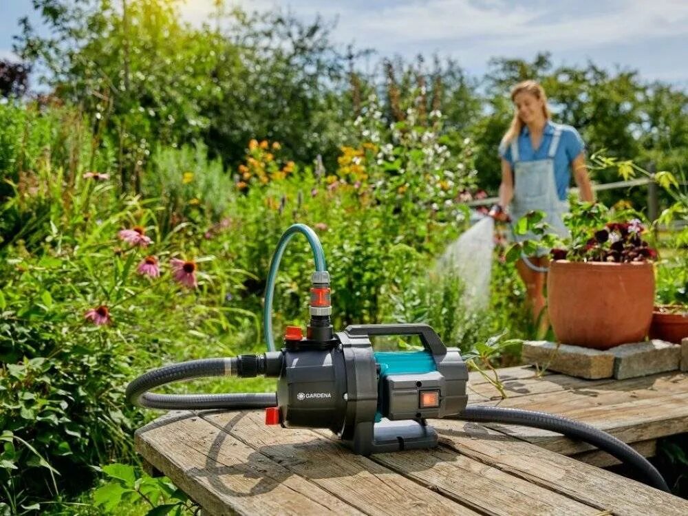 Можно поливать водой из скважины. Садовый насос Gardena 3000/4. Насос Gardena Classic 3000/4 садовый + комплект. Поверхностный насос Gardena 3600/4. Gardena 9010.