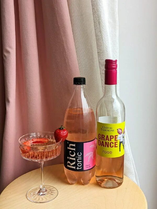 Шато тамань грейп дэнс розовое. 75. Грейп дэнс. Грейп дэнс. Вино верде красное белое.