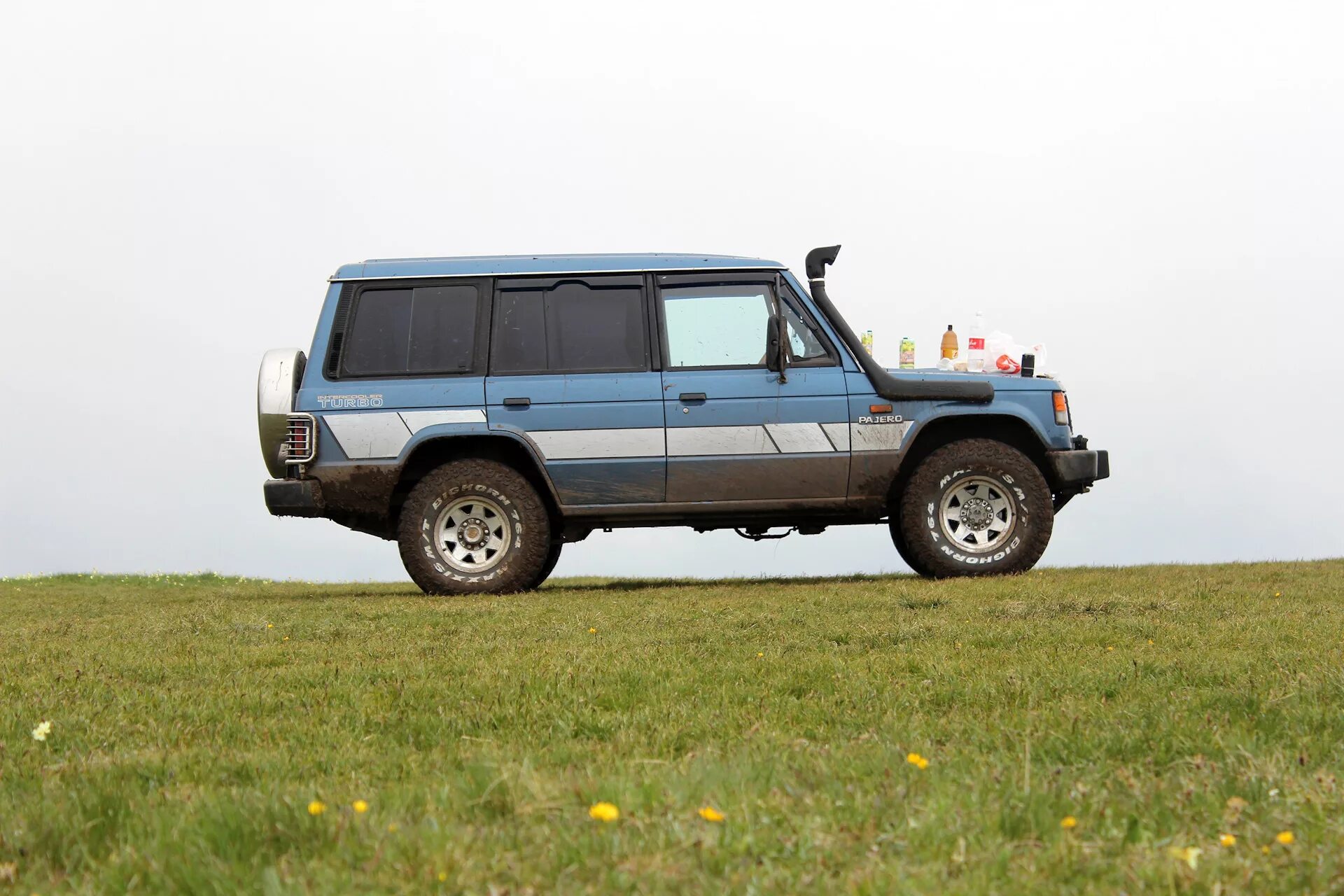 Мицубиси паджеро 1 поколение. Мицубиси Паджеро 1. Mitsubishi Pajero 1 поколение. Mitsubishi Pajero 1981. Mitsubishi Pajero 1 Generation White.