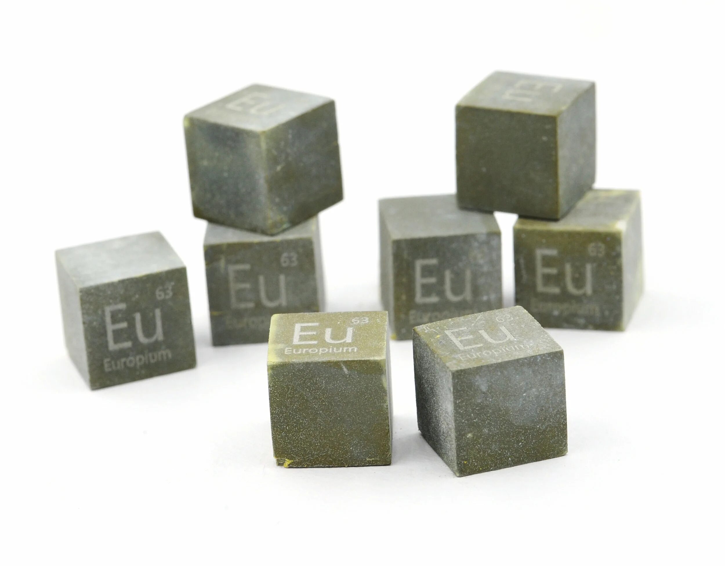 Европий химический элемент. Европий элемент. Европий металл. Европий камни.