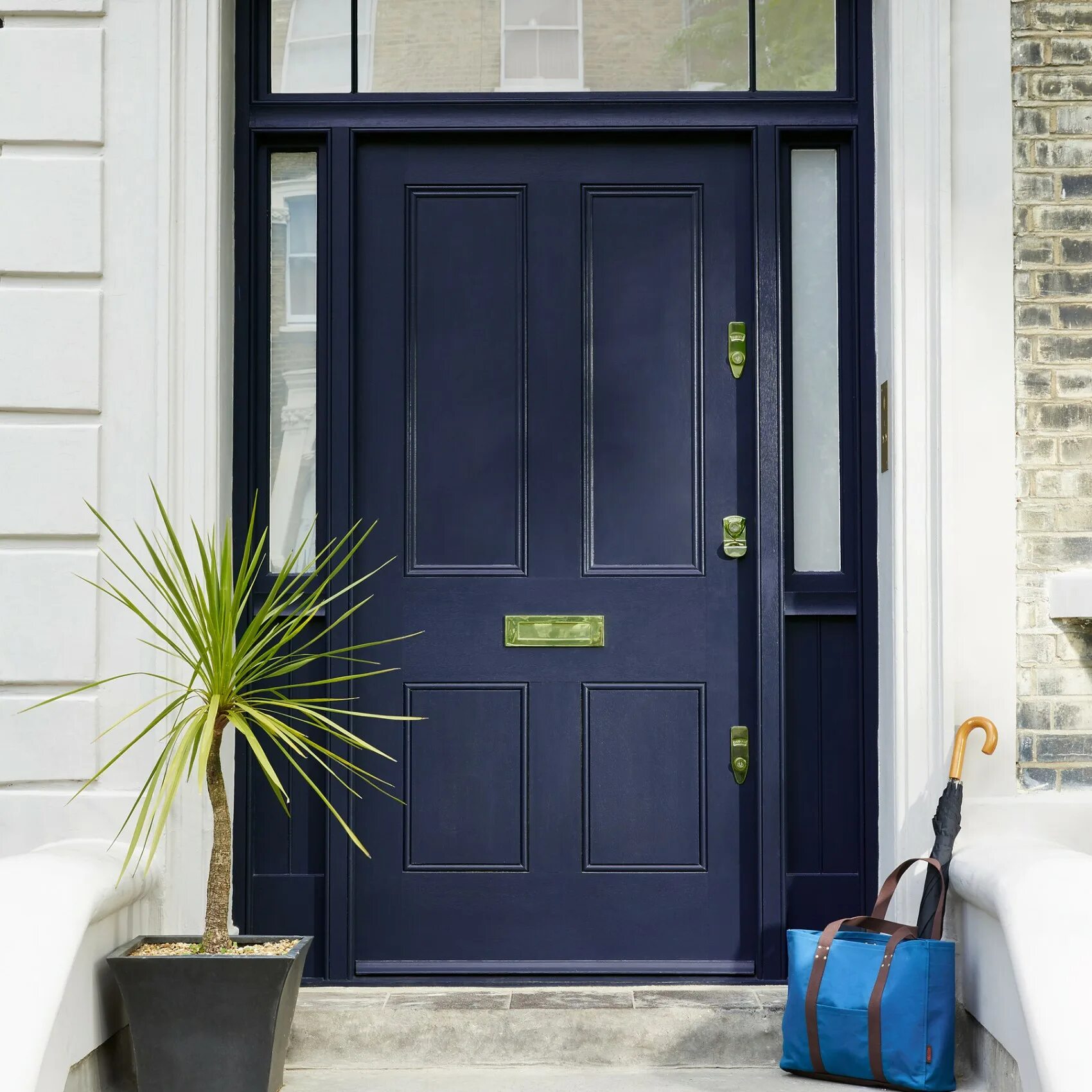 Дверь входная деревянная. Пластиковые входные двери в частный дом. 10 см троя серебро дымчатый дуб. Цветные входные двери. Двери входные какой цвет.