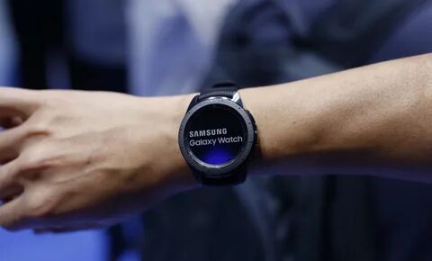 Samsung watch на руке