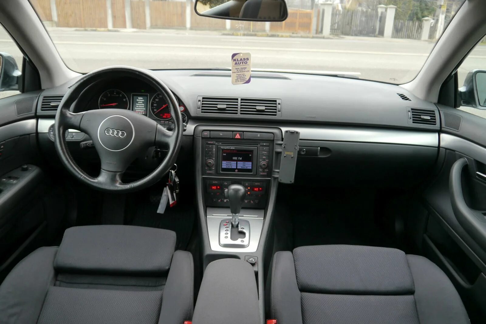 А4 б6 1.6. Audi a4 b6 2002 салон. Audi a4 2002 салон. Audi b6 салон. Audi a4 b6 салон.