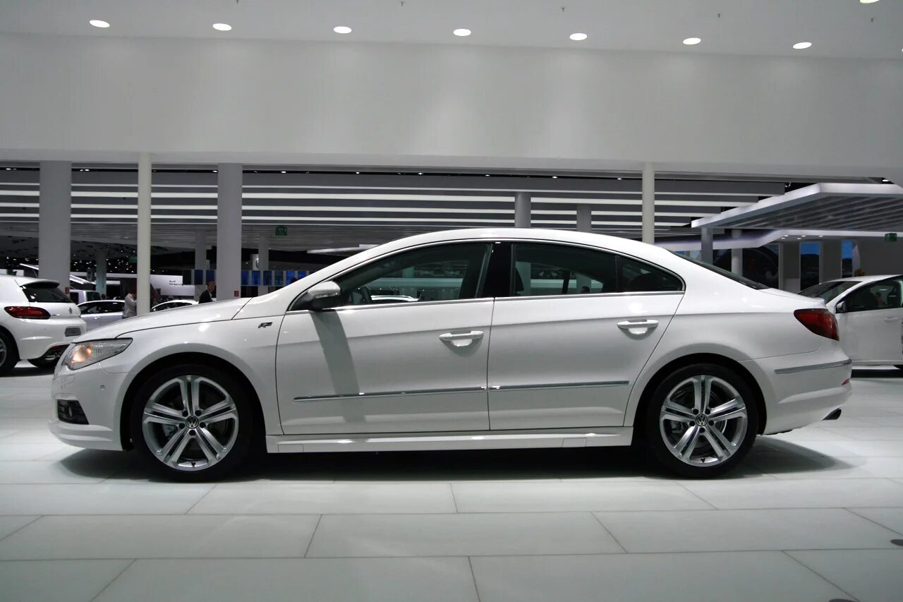 Volkswagen se. VW Passat cc r-line 2014. Passat cc r line 2009. Volkswagen Passat cc r-line. Фольксваген Пассат СС 2014.