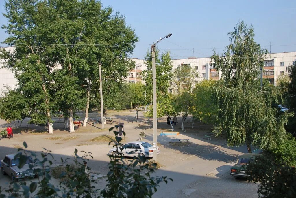 Город южноуральск челябинская область. Южноуральск 2000 год. Южноуральск космический сквер. Население южноуральска челябинской. Южноуральск челябинская область.