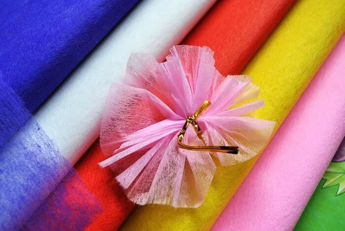 Упаковочная бумага вайлдберриз. Упаковочная бумага вайлдберриз. Оберточная упаковка для цветов. Бумага упаковочная. Оберточная бумага с логотипом.