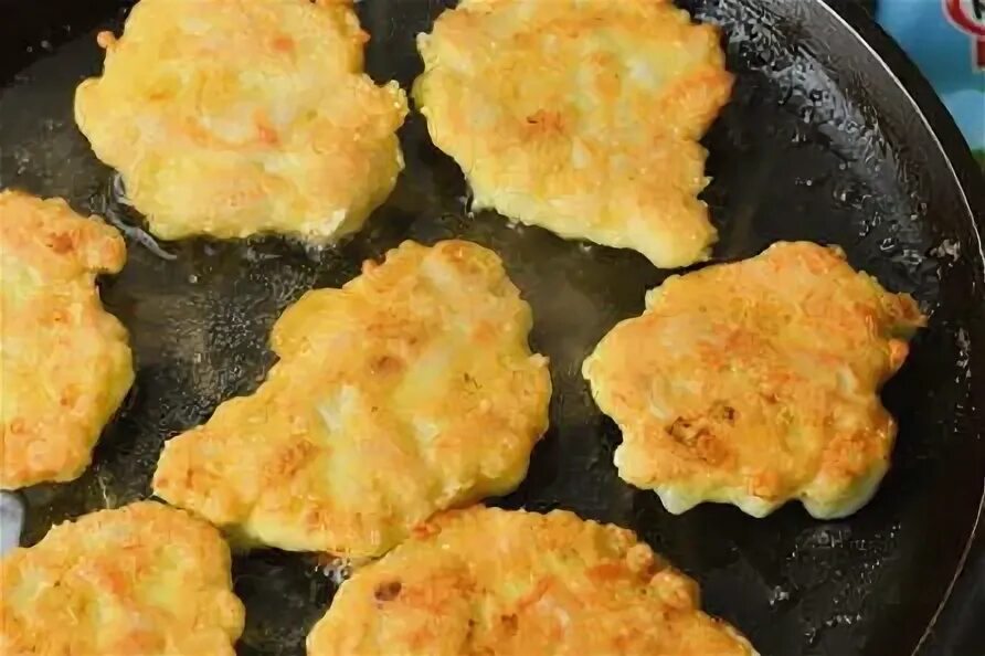 Рубленые куриные котлетки из филе грудки. Куриные котлеты кусочками. Котлеты вкусные с майонезом. Рубленные котлеты. Котлеты вкусные с майонезом.