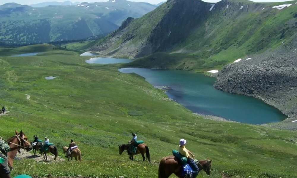 7 озер в мае. Каракольские озёра горный Алтай. Каракольские озёра горный Алтай экскурсии. Горный Алтай конный поход озеро. Долина Каракол Алтай.