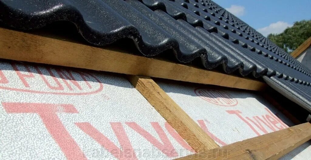 Какую пароизоляция под металлочерепицу. Tyvek дюпон для кровли. ветрозащита тайвек солид. тайвек пароизоляция для кровли. tyvek супердиффузионная мембрана soft.