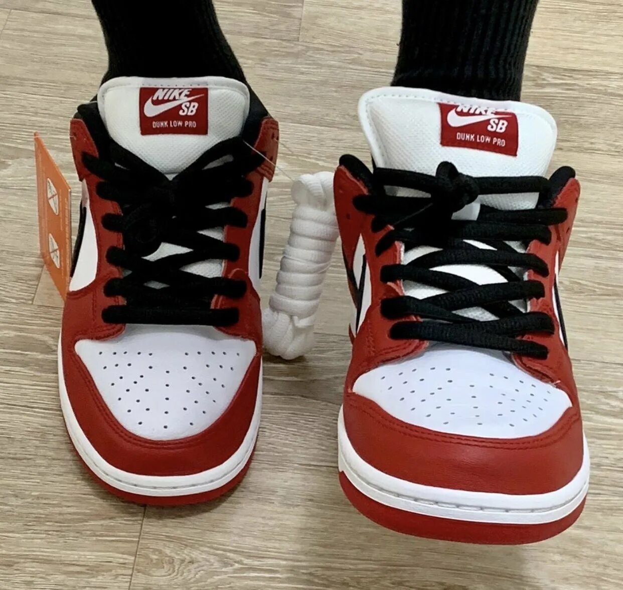 Как завязывать найки данки. Nike SB Dunk Low Chicago. Nike Dunk Chicago. Nike SB Chicago. Nike Dunk Low Chicago.