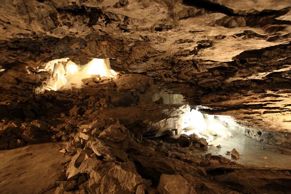 Пещера в пятницу. Пещера в пятницу. Никольская пещера уфа. Сура аль кахф текст. Пещера с сургутской ёлкой.