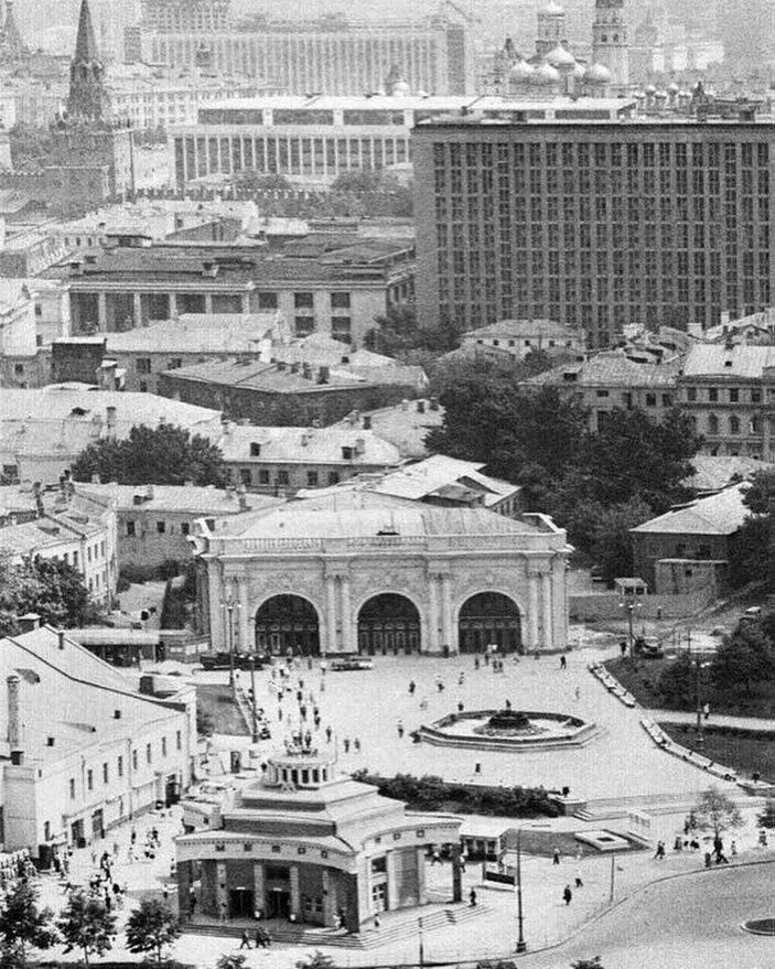 Арбатские ворота. Арбатская площадь 1960. Арбат 1967 год. Арбатские ворота Москва. Площадь Арбатские ворота.