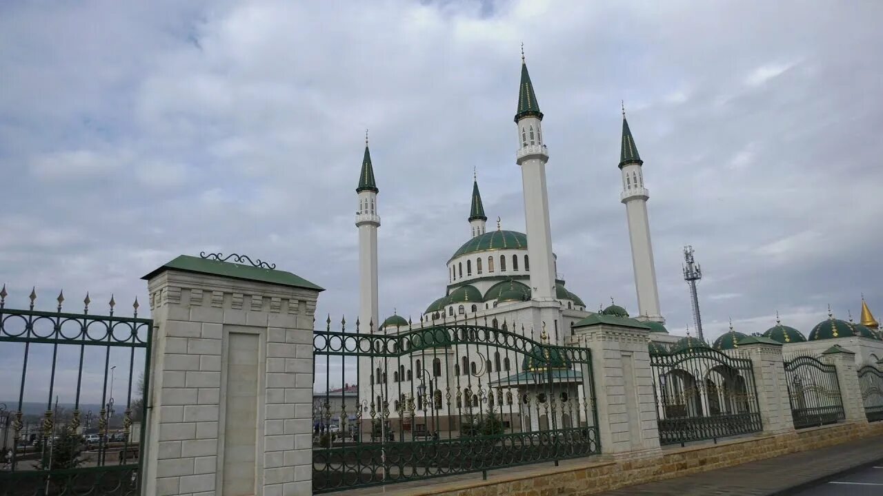 Мечеть черкесск. Мечети города черкесска. Центральная мечеть черкесск имам. Мечеть черкесск. Соборная мечеть.