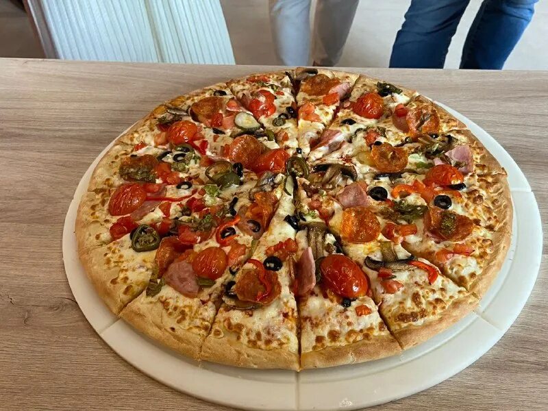 Pizza hut 90е. Разные виды пиццы. Красивый кусок пиццы. Во сколько открывается пицца. Планировка пиццерии.