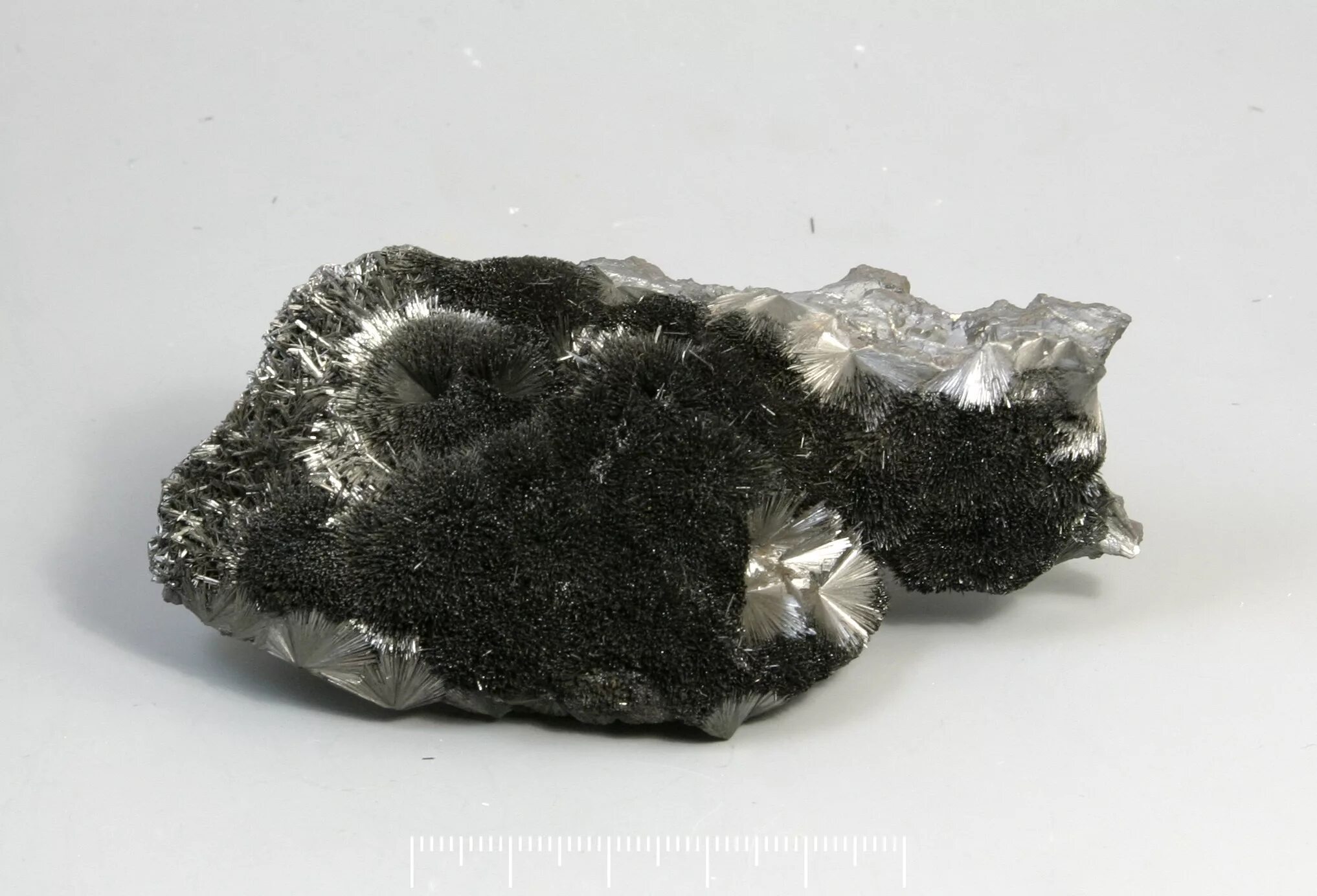 Псиломелан Марганец. Манганит Лантана стронция. Манганит минерал. Псиломелан минерал.