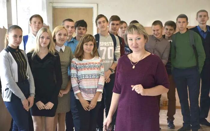 много людей. хушкеева надежда сергеевна. одноклассники по фото. мариехум людмила ивановна. женщина 55-65.