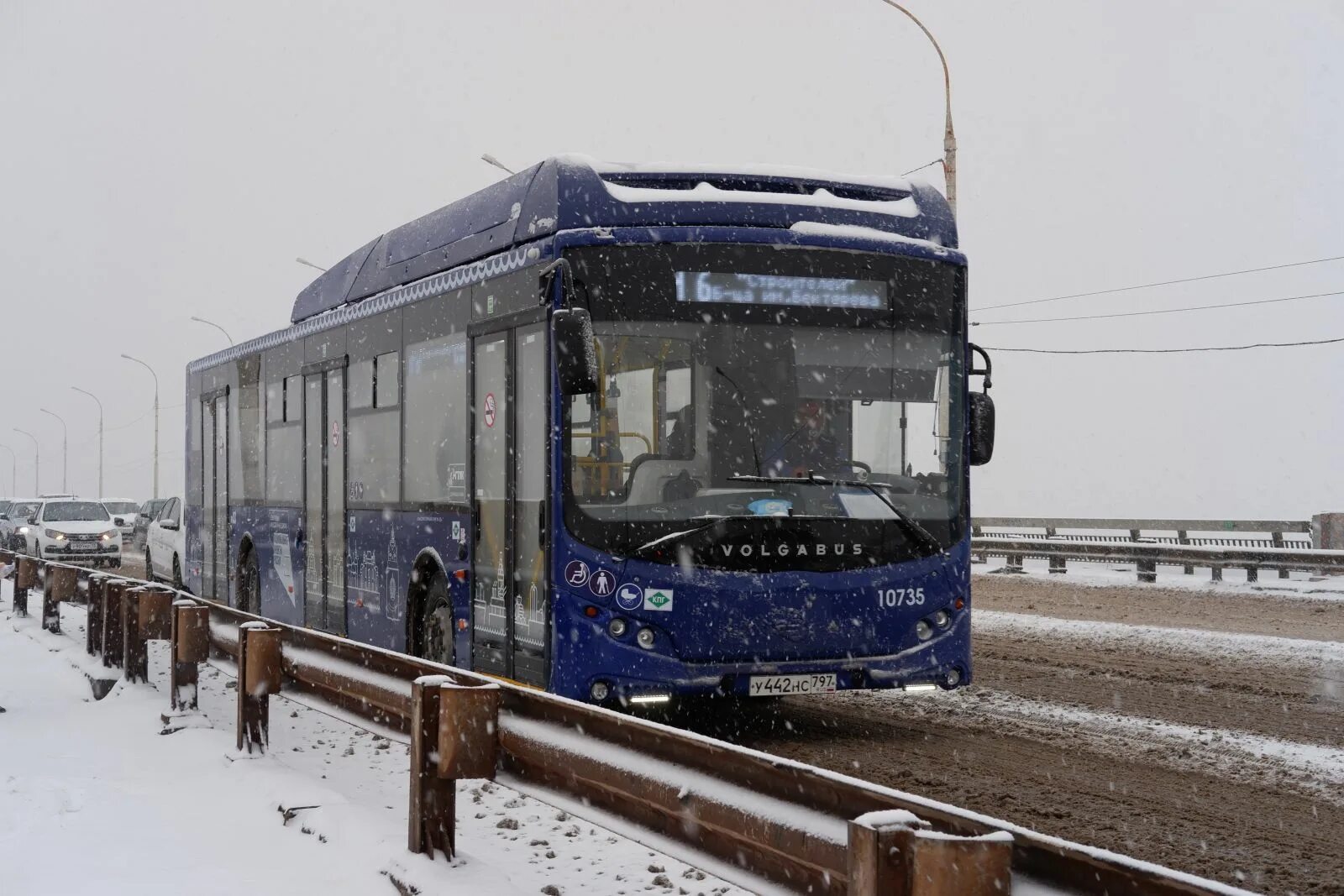 10 автобус астрахань. Автобус для севера. Снежный транспорт. Транспорт Астрахань. Снегопад.