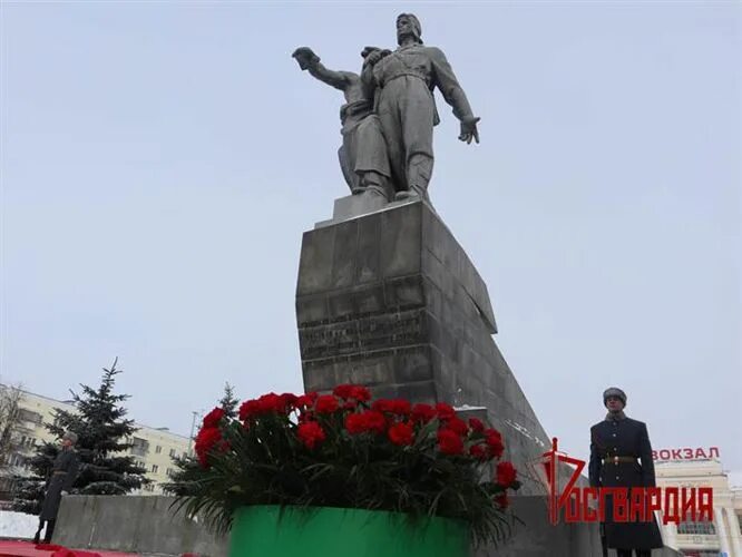 Памятник Уральскому добровольческому корпусу Екатеринбург. Памятник воинам Уральского танкового корпуса Екатеринбург. Памятник Уральскому добровольческому танковому корпусу. Памятник воинам Уральского добровольческого танкового корпуса.