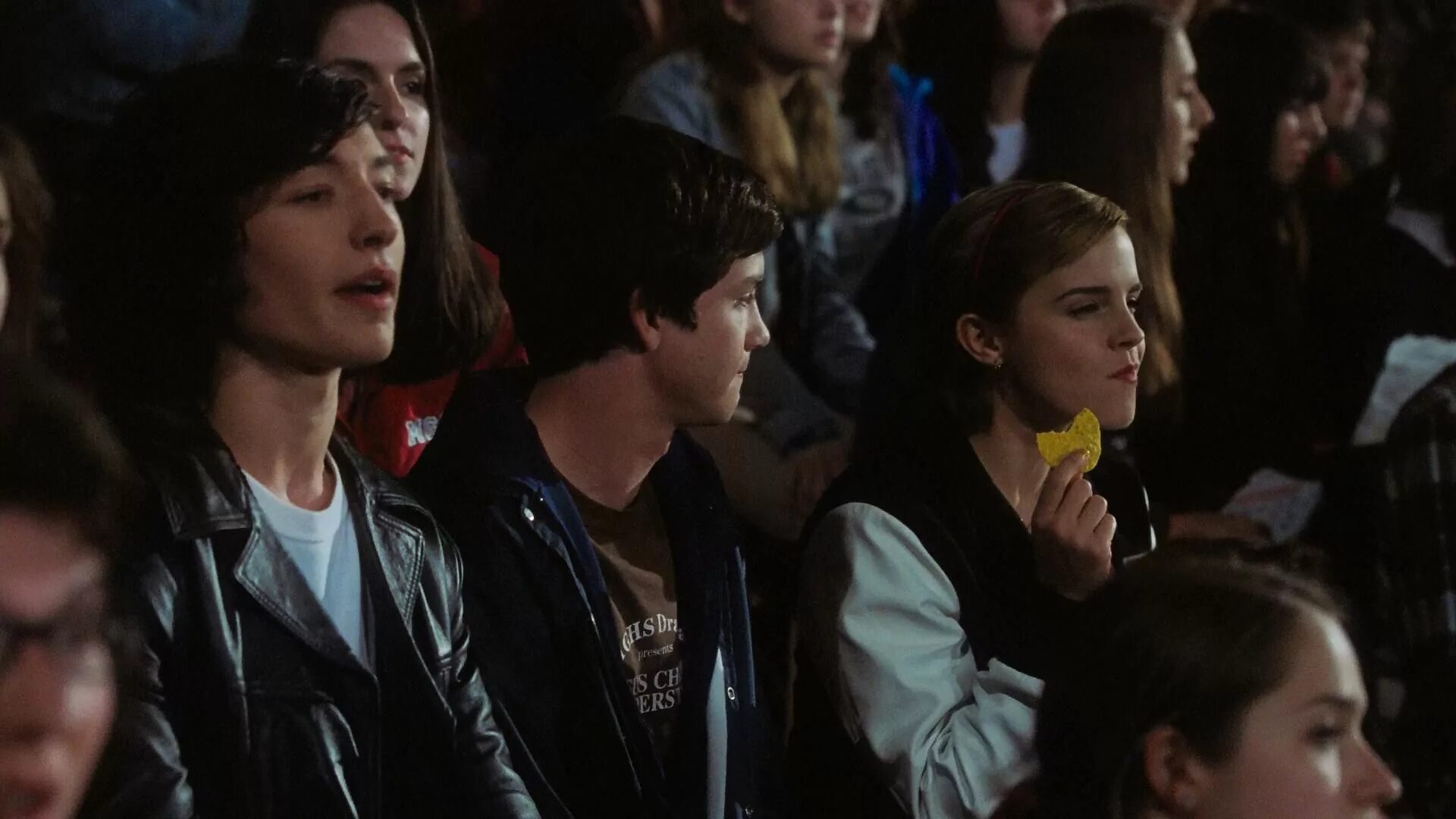 Рос тихоней. Рос тихоней. Чарли логан лерман. Хорошо быть тихоней чарли. Эмма уотсон хорошо быть тихоней.