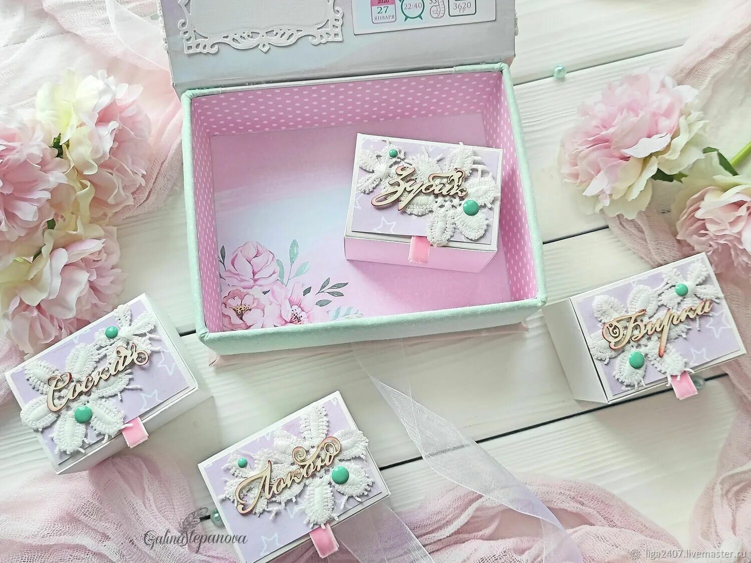Шкатулки мамины сокровища из кожзама. День рождения зеленые подарки коробочки нежное фото. Нежная коробка с отделкой стилизованной под кружево. Как спрятать коробку от мамы. Тест на беременность красиво в коробочке нежная картинка.