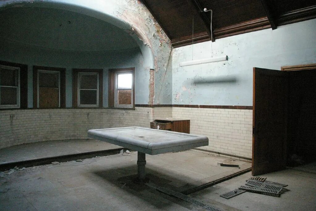 Палата с мягкими стенами. Комната с мягкими стенами. Квест психбольница рязань. Камеры психушки. Камеры психушки.