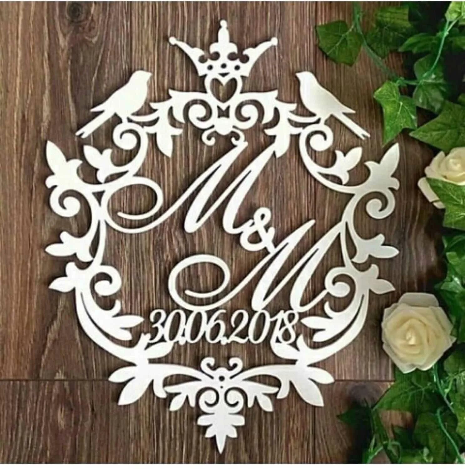 Свадебные таблички с именами. Буквы на свадьбу из дерева. Табличка с инициалами на свадьбу. Буквы на свадьбу. Имена молодоженов.